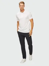 Pantalón de vestir negro de corte slim fit.