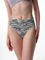 Bombacha tipo colaless de microfibra con estampado animal print de cebra, tiro medio y corte láser para un acabado sin costuras.