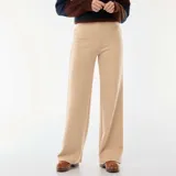 Pantalón wide leg de punto suave en color beige, con diseño de tiro alto y corte amplio.