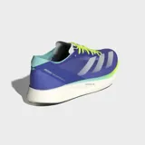 Championes de running Adidas Adizero Takumi Sen 10, color principal azul/violeta con detalles en verde menta y cordones amarillo neón. Presentan tres franjas blancas en el lateral y entresuela con tecnología Lightstrike Pro.
