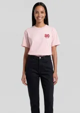 Blusa de manga corta color blanco con diseño liso y corte holgado.