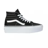 Championes Vans modelo Sk8-Hi con plataforma, de caña alta, color negro con la icónica banda lateral blanca y cordones blancos.