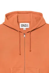 Sudadera cropped fit con capucha y cierre frontal de cremallera, confeccionada en tejido de algodón en color naranja. Cuenta con bolsillos frontales tipo canguro y efecto lavado.
