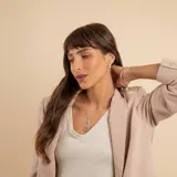 Esclava de alambre redondo en plata 925 con dije de medalla colgante circular.