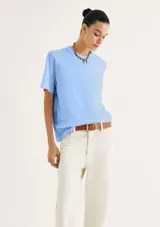 Camiseta verde de algodón de corte recto y mangas cortas.