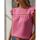 Blusa de tela broderie color negro, con cuello redondo, mangas cortas con volados y detalle de calado horizontal en la parte superior del pecho.