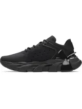 Championes de entrenamiento Under Armour modelo Halo Trainer, color negro. Presentan una estructura robusta con amortiguación reactiva UA HOVR, parte superior con perforaciones para ventilación y contrafuerte externo en el talón para mayor estabilidad.