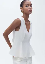 Top de corte peplum con cuello en pico y tirantes anchos. Confeccionado en tejido mezcla de lino y viscosa, presenta un diseño sin mangas con cierre de cremallera lateral.