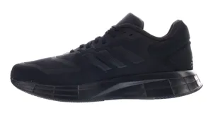 Championes Adidas Duramo 10, color negro, con las tres tiras características de la marca en los laterales.