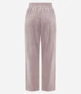 Pantalón deportivo de corte recto confeccionado en plush, con cintura elástica y detalle de costura vertical frontal. Presenta un diseño cómodo y funcional con acabado suave.
