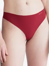 Bombacha tipo colaless de microfibra suave color rojo, diseño de talle medio con bordes sin costuras cortados a láser y logo de Calvin Klein estampado en la cadera.