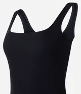 Vestido midi de Blue Steel confeccionado en tejido rib acanalado, con escote cuadrado y breteles anchos. Diseño básico y ajustado al cuerpo.