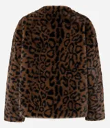 Saco de pelo sintético con estampado animal print, cuello redondo y mangas largas.