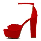Sandalias rojas de Via Uno, con plataforma alta, taco cuadrado y pulsera al tobillo.