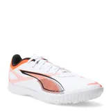 Championes de fútbol Puma Ultra 5 Play TT, diseñados para césped artificial y superficies duras. Presentan un diseño ligero en color blanco con detalles gráficos en naranja y negro, incluyendo el logo de la marca en el lateral. Cuentan con suela de goma de perfil bajo para mayor tracción y cierre con cordones.