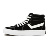 Bota casual de lona de corte alto, color negro con detalles en blanco, incluyendo el logo lateral en forma de 'V' y cordones blancos. Suela de goma blanca.