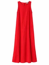 Vestido largo rojo sin mangas, con escote redondo y silueta fluida de corte recto.