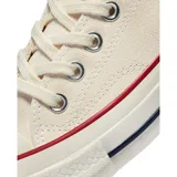 Championes Converse Chuck 70 Ox color beige con detalles en rojo y azul.
