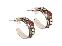 Aros de plata 925 diseño de medio aro con circonia color granate.