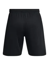 Short deportivo Under Armour Challenger de tejido de punto, color negro, con logo de la marca estampado en contraste en la pierna. Cuenta con cintura elástica con cordón interno y paneles laterales de malla para mayor ventilación.