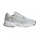 Championes adidas Falcon W de estilo urbano, con diseño retro inspirado en los años 90. Presentan una combinación de tonos gris claro y detalles en verde menta, con una suela robusta de goma blanca y entresuela de EVA para mayor amortiguación.