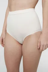 Bombacha tiro alto color blanco de microfibra sin costuras con punto de compresión en abdomen.