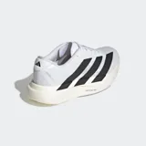 Championes de running Adidas Adizero Evo SL, color blanco con tres franjas negras en el lateral. Cuentan con entresuela Lightstrike Pro y suela Continental.