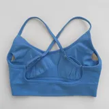 Top deportivo color lila, con breteles finos y espalda deportiva.