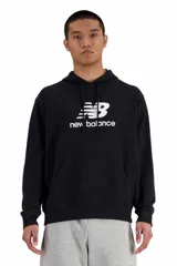 Hoodie New Balance de color beige, con capucha ajustable con cordones, bolsillo tipo canguro frontal y el logo de la marca estampado en el pecho.