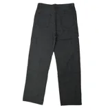 Pantalón gris con letras y rosas bordadas.