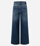 Pantalón de jean premium de tiro medio con corte wide leg, de color azul, con pretina con pasacintos y bolsillos funcionales.