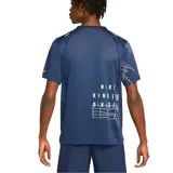 Remera de running Nike Dri-FIT Run Division Rise 365 para hombre, color azul marino con estampado reflectante en el hombro y logo de la línea Run Division en el pecho.