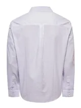 Camisa de manga larga RKF con estampado de cuadrillé fino en tonos azul claro sobre fondo blanco. Presenta cuello italiano, cierre frontal con botones y un bolsillo en el pecho con el logo de la marca bordado.