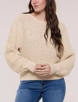 Buzo de algodón blanco con diseño de punto calado y mangas anchas.