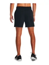 Short deportivo Under Armour modelo Rival Terry, color negro, confeccionado en tejido French Terry ligero con interior cálido. Presenta cintura elástica con cordón ajustable, bolsillos laterales abiertos y el logo de la marca estampado en la pierna derecha.