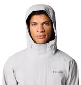 Campera impermeable Columbia con tecnología Omni-Tech, diseñada para senderismo. Presenta capucha ajustable, cierre frontal con solapa, bolsillos con cremalleras recubiertas, ventilación en las axilas y puños ajustables.
