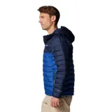 Campera acolchada con capucha, diseño bicolor en tonos azul marino y azul eléctrico. Cuenta con cierre frontal completo, bolsillos laterales con cremallera, puños elásticos y tecnología termorreflectante.