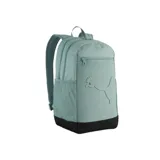 Mochila Puma modelo Buzz con capacidad de 28 litros, de color verde menta con base negra. Cuenta con múltiples compartimentos con cierre, bolsillos laterales de malla y el logo de la marca en relieve en el frente.