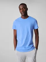 Pack de tres remeras de algodón celeste, corte clásico, cuello redondo y mangas cortas.