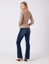 Buzo de tejido acanalado, con cuello redondo y mangas largas, de calce ajustado al cuerpo.