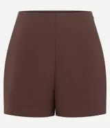 Short corto femenino de bengalina de viscosa certificada, color marrón, con cintura fija y cierre lateral de cremallera.