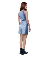 Short de jean celeste y azul con efecto degradado, tiro medio/alto, calce relajado y largo medio.