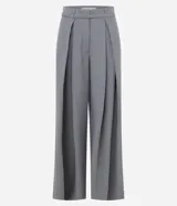Pantalón de sastrería modelo pantalona, de corte amplio y tiro alto. Presenta pinzas frontales, cierre con cremallera y botón, y presillas en la cintura. Incluye un cinturón ajustable del mismo tejido.