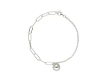 Pulsera de plata 925 italiana con cadena de eslabones grandes y pequeños. Tiene un dije colgante en forma de esfera.