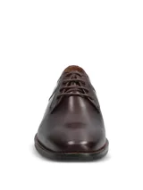 Zapato de vestir formal tipo derby, confeccionado en cuero vacuno color vino con acabado brillante. Presenta cierre mediante cordones al tono, costuras reforzadas y suela de goma resistente.