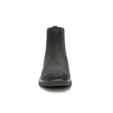 Bota tipo Chelsea de la marca Caterpillar, confeccionada en cuero nobuk texturizado de color negro. Presenta paneles elásticos laterales para un ajuste cómodo, suela de goma resistente con tracción y diseño de punta redonda.