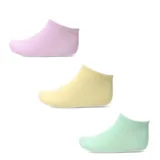 Pack de tres pares de medias tipo soquete, en colores pastel: rosa, amarillo y verde menta. Presentan un diseño acanalado y corte bajo.