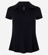 Blusa peplum negra de tejido rib, con cuello polo, escote en V y manga corta.