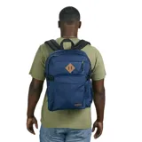 Mochila Jansport modelo Main Campus de color azul, confeccionada en tela resistente, con múltiples compartimentos, bolsillos laterales de red y parche de cuero sintético frontal.