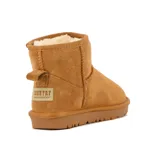 Botas cortas estilo pantubota de cuero gamuzado color camel, con diseño resistente al agua y suela plana.